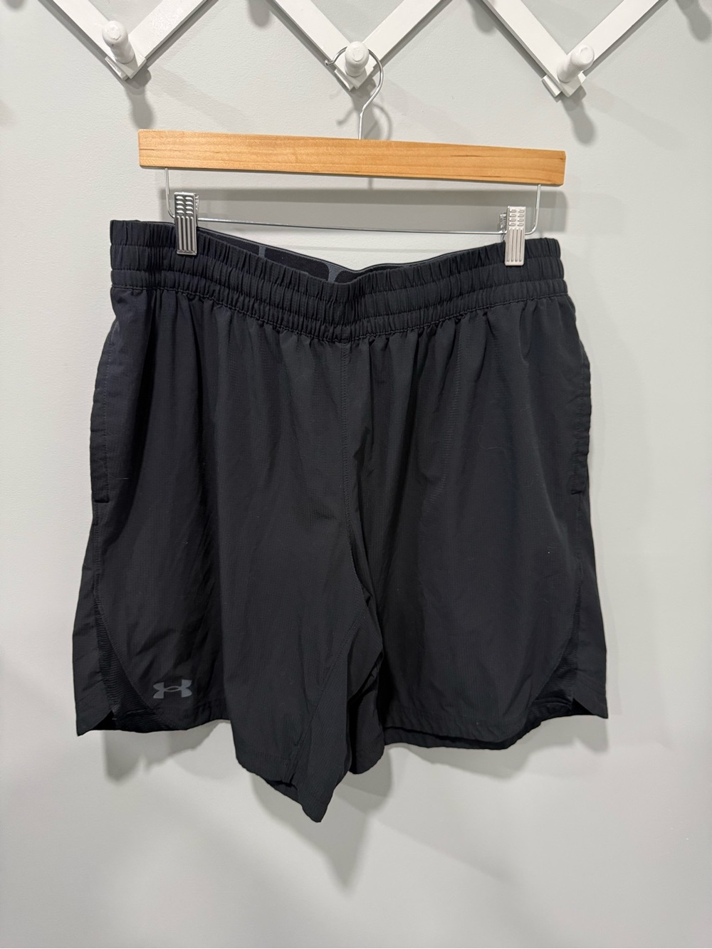 Mens under armour shorts size XL